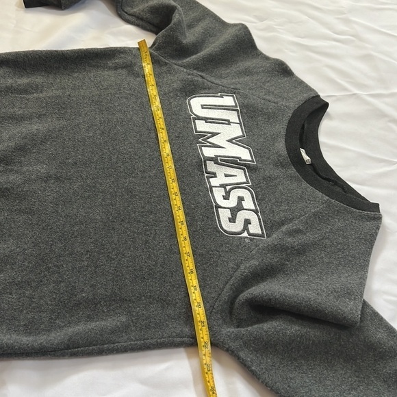 Vs pink UMass Fleece Crewneck Sweatshirt - Picture 5 of 7